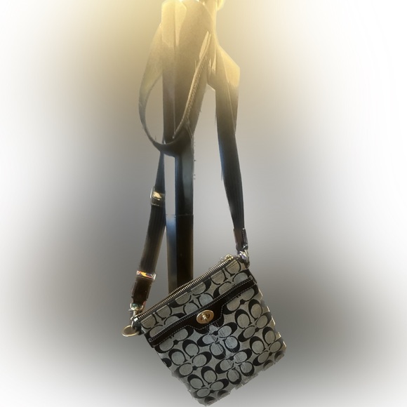 Coach Handbags - Coach crossbody purse